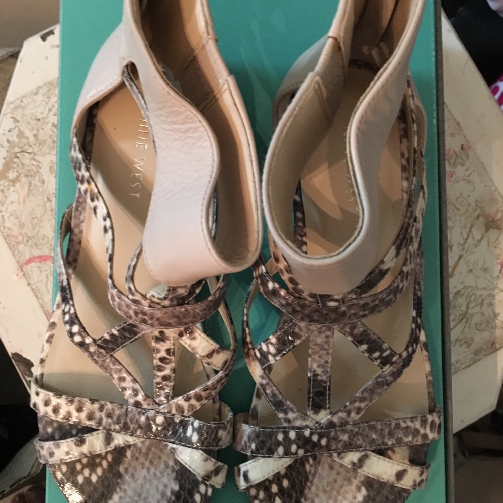 Nine West Hakuna Back ZIP Sandals 6 1/2